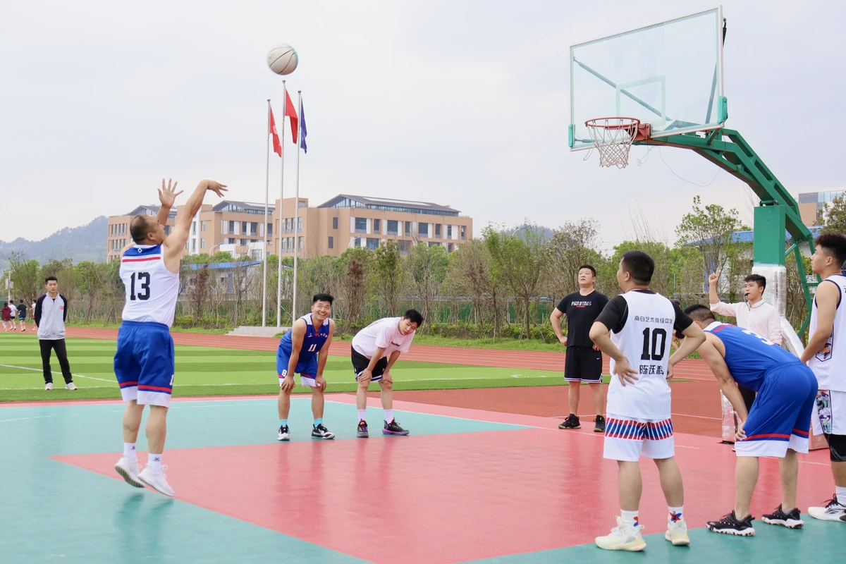 大学篮球运动员如何应对常见的伤病并进行有效治疗?_2